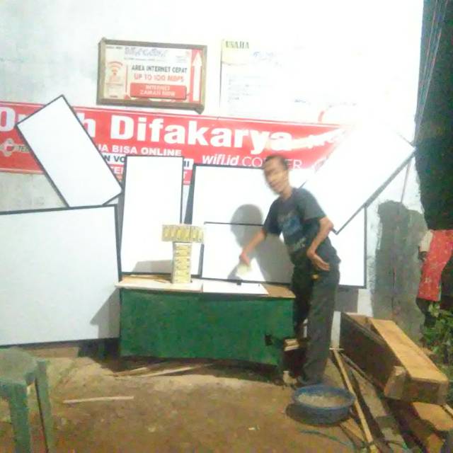 

Penghapus & papantulisnya white board