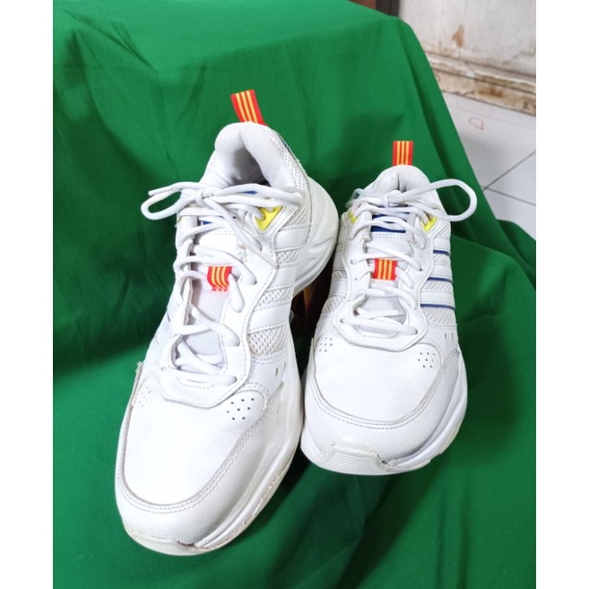 Sepatu brand second Adidas