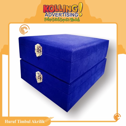 

Box Bludru Tempat Pehiasan / Box Plakat Akrilik Box Souvenir