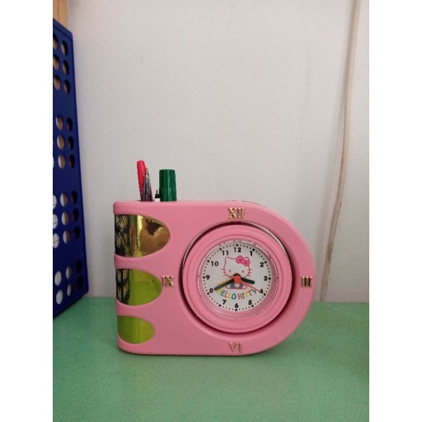 Hello Kitty Jam Weker Hello Kitty Dekorasi Meja Warna Pink Ada Tempat ATK Free Baterai