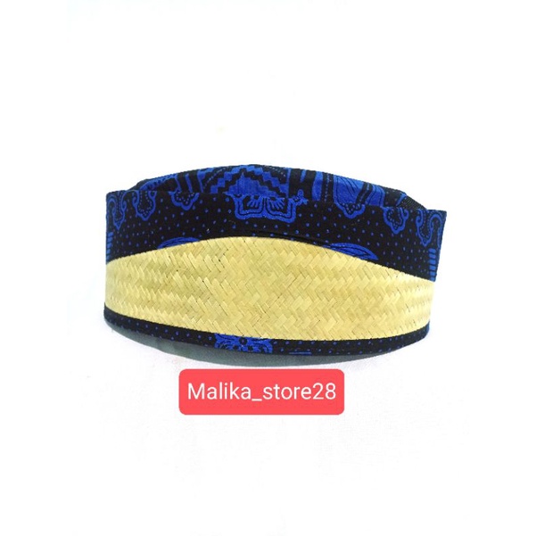 KOPIAH/PECI SUSUN BATIK BADUY DENGAN ANYAMAN BAMBU