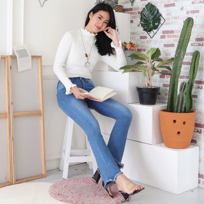 Highwaist Cutbray Rawis- Celana Jeans HW Navy