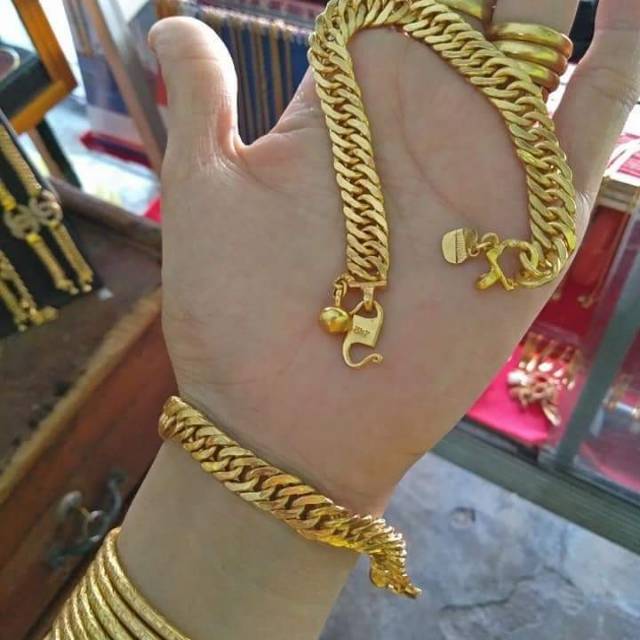 Emas berlapis kristal