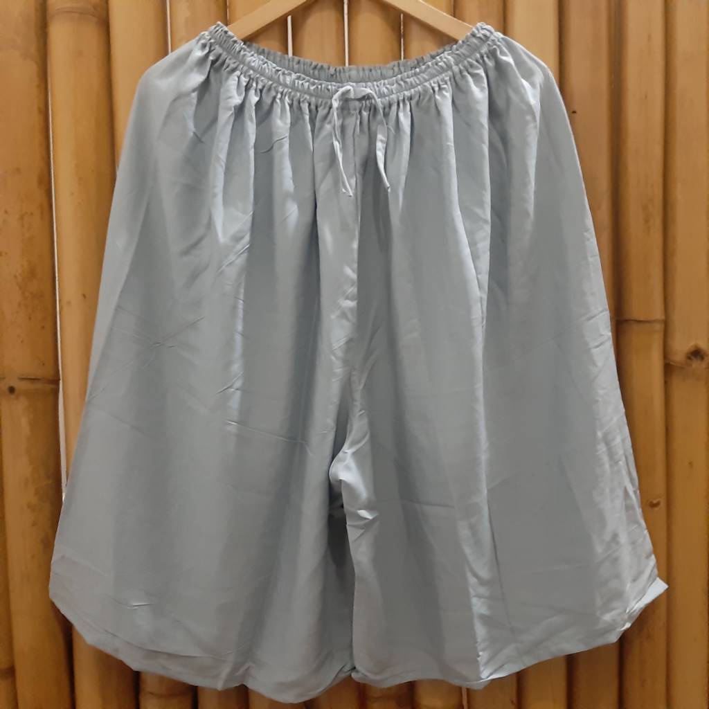 Celana Kulot 3/4 Jumbo Bali Warna Polos Rayon Lembut dan Adem-Silver