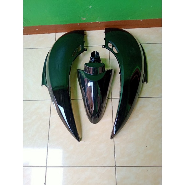 Body spakbor depan Scoopy karbu hitam