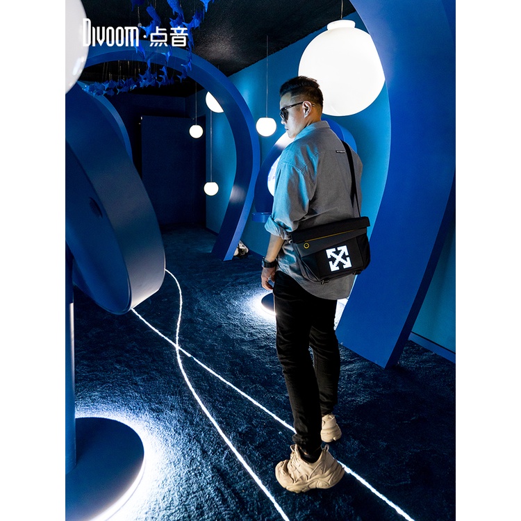 Divoom Pixel Messenger Bag Fungsional Messenger Bag Tas Olahraga Pria LED Tas Bahu Anak Laki-laki Tas Bahu Tide Merek Pria