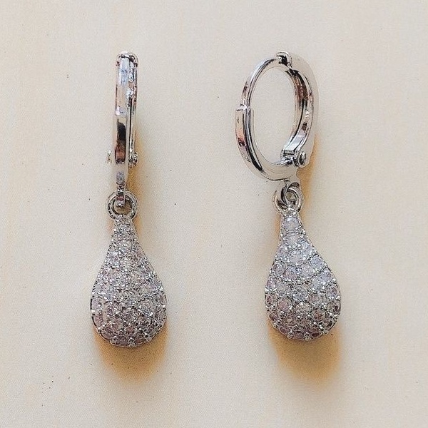 Anting Wanita Rintik Air Bintik Silver Zirconia Xuping