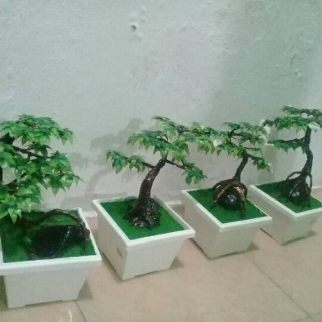 Pohon bonsai plastik