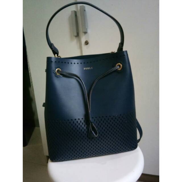 Tas (Furla) Original / Furla Stacy Medium Bucket Bag

Navy second