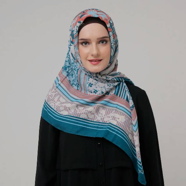 Zoya Phrisa Scarf