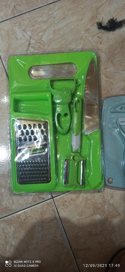 Set Talenan Dapur Lengkap Dengan Pisau Dan Peeler 5 In 1 / Alat Pengupas Buah Uk 20cm X 30cm - J2-1