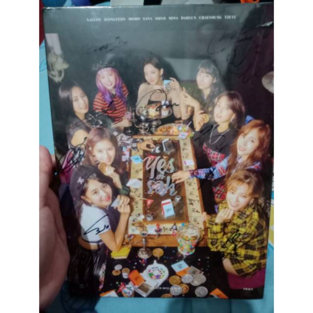 SIGNED ALBUM YES OR YES TWICE