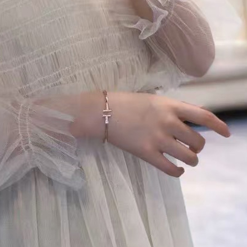 Perhiasan Gelang Warna Rose Gold Bentuk T Ganda Aksen Berlian Untuk Wanita