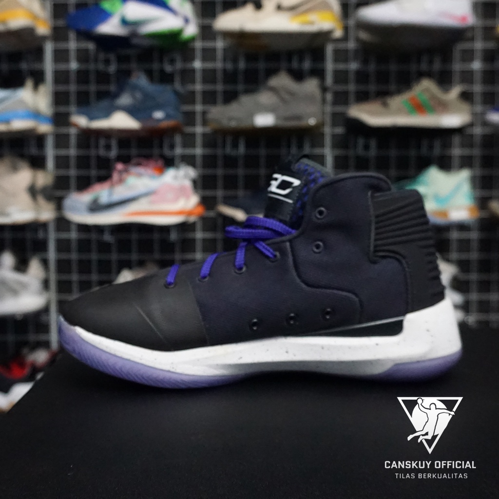 Sepatu UA SC 3Zero Size 43