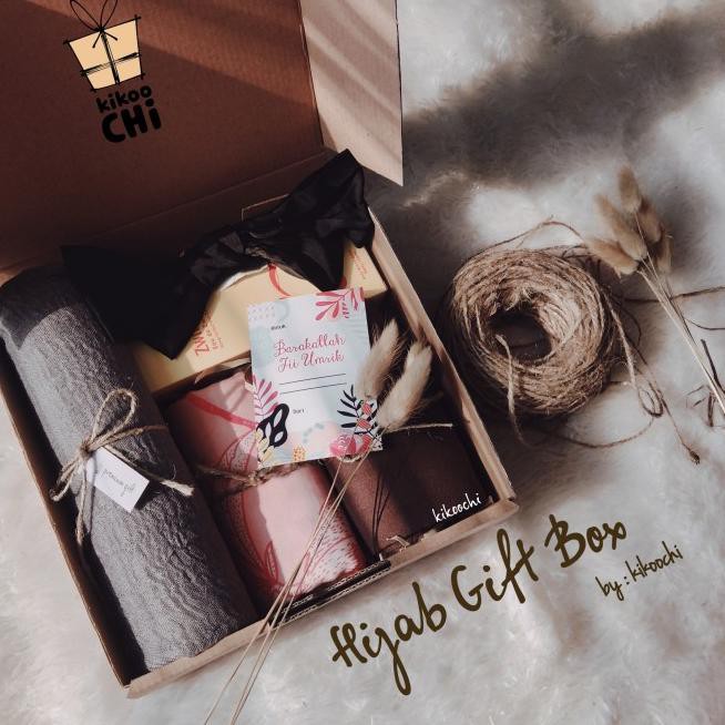 

Stok Baru.>561VR Hijab Gift Box - Hadiah Kado Ulang Tahun Wanita Pacar Istri Hampers - hijab narumi