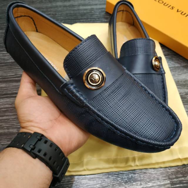 Sepatu louis vuitton