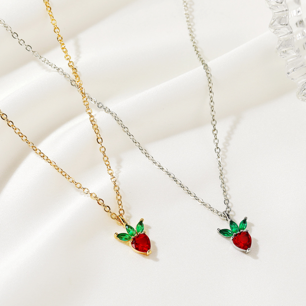 Kalung Strawberry Lucu Fashion Korea Rantai Klavikula Wanita Pendek Manis Asesoris Busana Siswa / Perempuan Sederhana