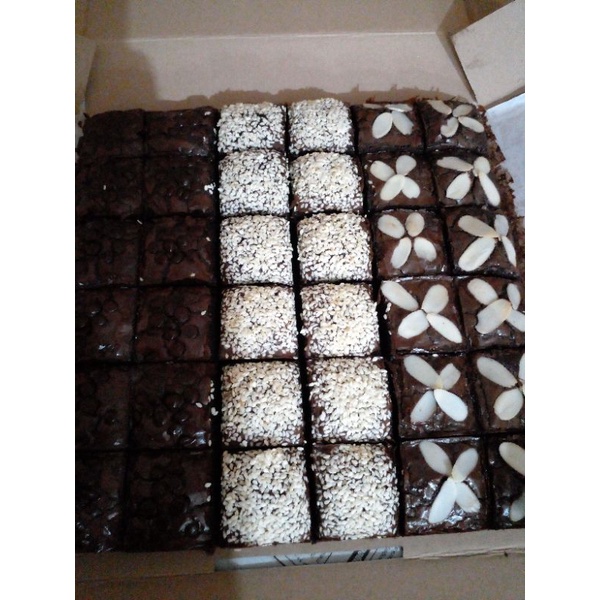 

PREMIUM BROWNIES MIX 3 TOPPING