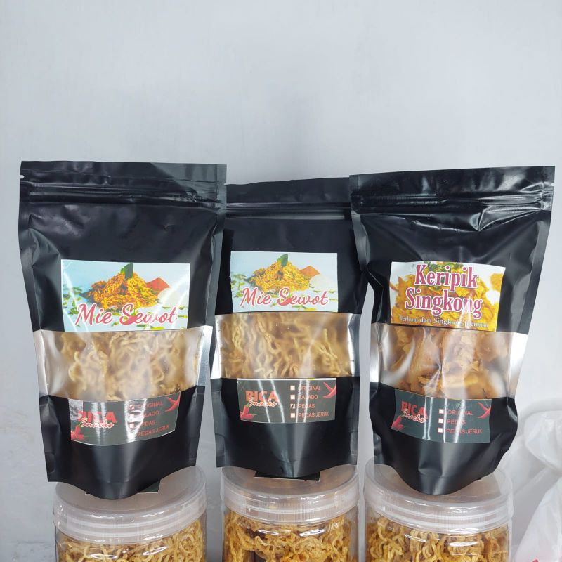 Paket Bundling Mie Sewot + Keripik Singkong (Dapat 2 Pouch Mie Sewot + 1 Pouch Keripik Singkong)