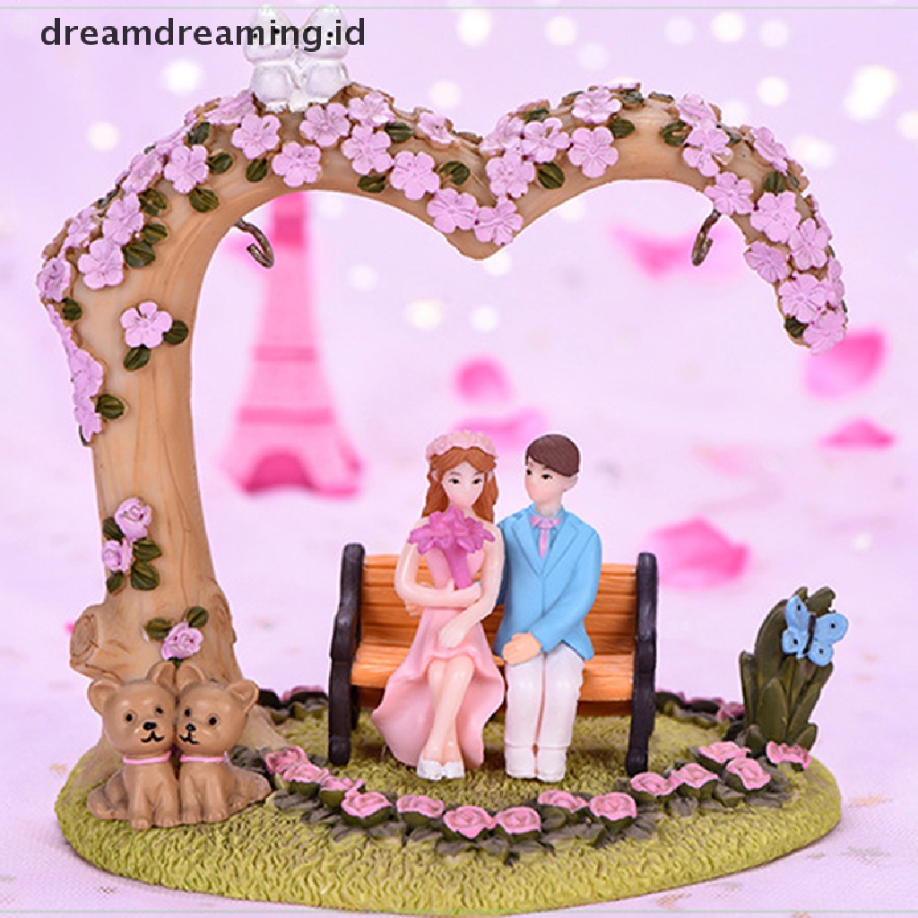 (dreamdreaming.id) 1 Pasang Miniatur Pasangan Kekasih Di Kursi Untuk Dekorasi Taman Mini / Hadiah