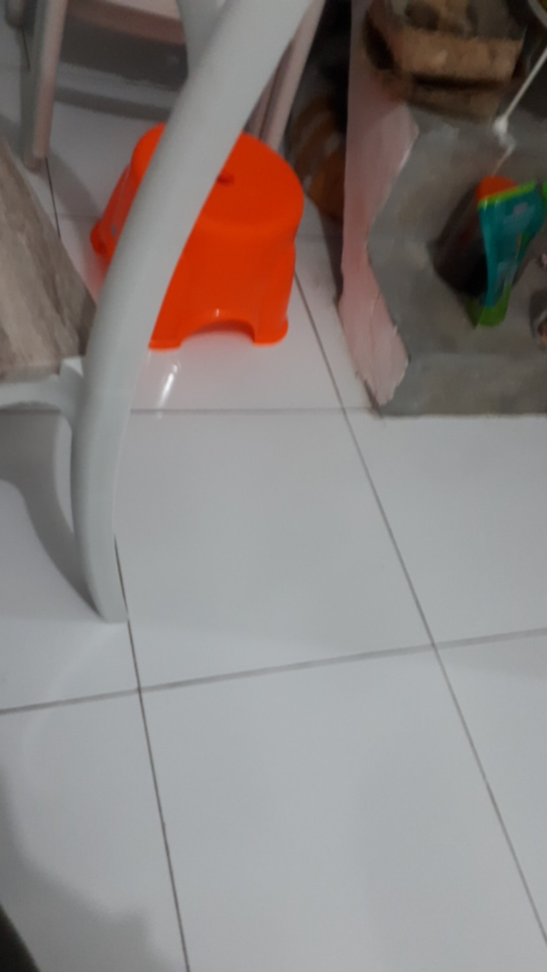 4 Pcs Penjepit Pengencang Merapikan Sprei Tali Segitiga Sheet Grips – Hitam