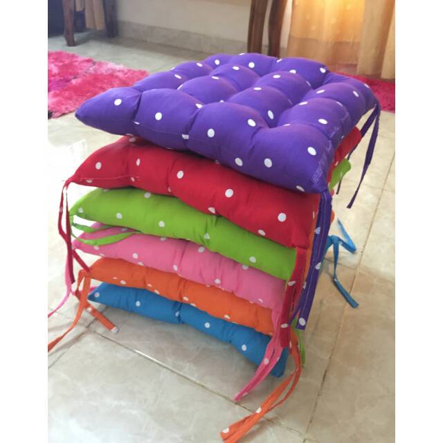  Bantal  Polkadot  Alas Duduk Sofa Kursi  Ukuran Sedang 45cm 