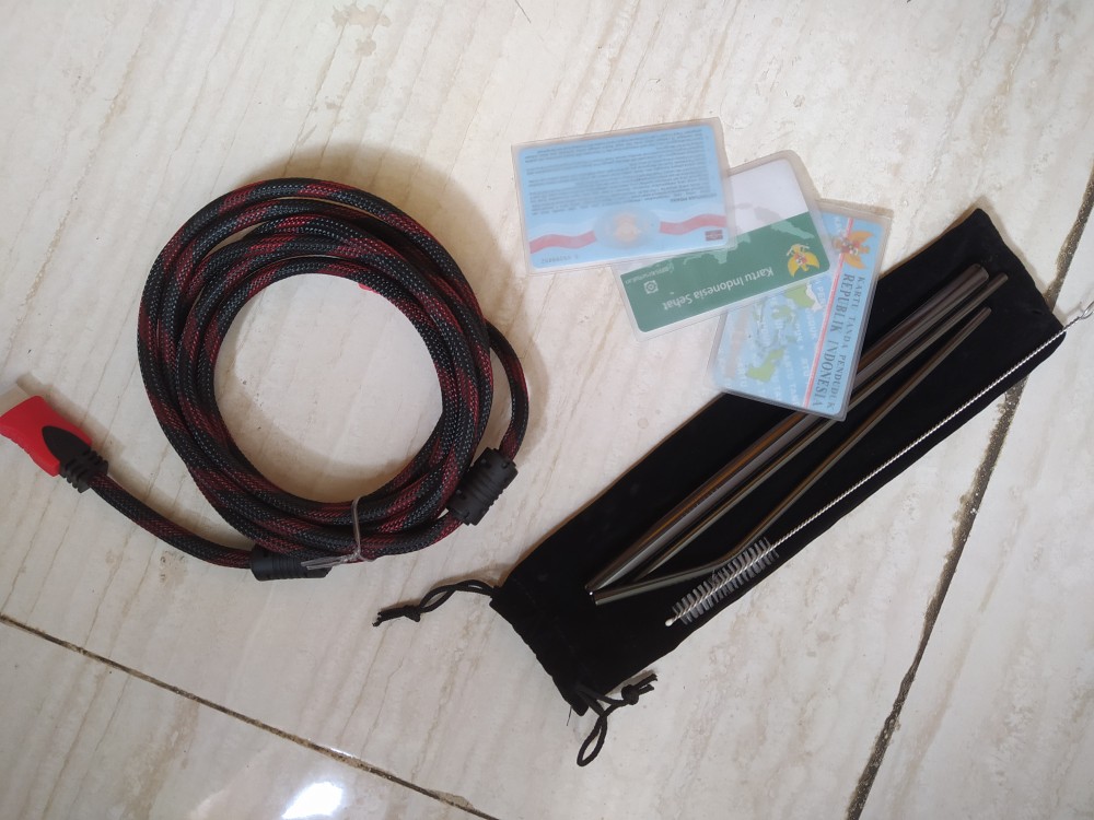 Sedotan Stainless Straw Warna Bubble , Sikat , Dan Pouch Set 5 Pcs