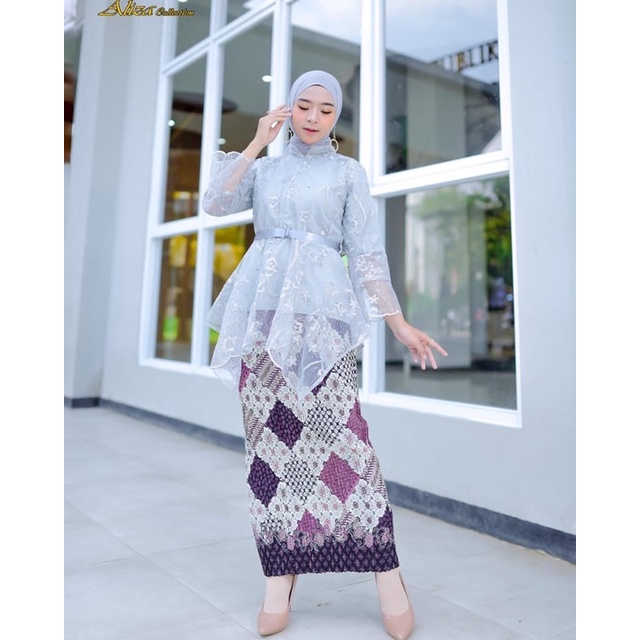 Setelan wanita kebaya brukat mewah dinda