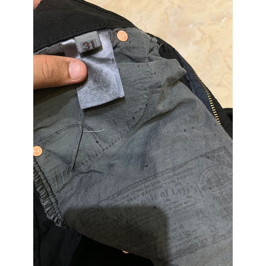 celana panjang pria levis 501 hitam pekat/reguler/standar Made In Japan Pria Hitam