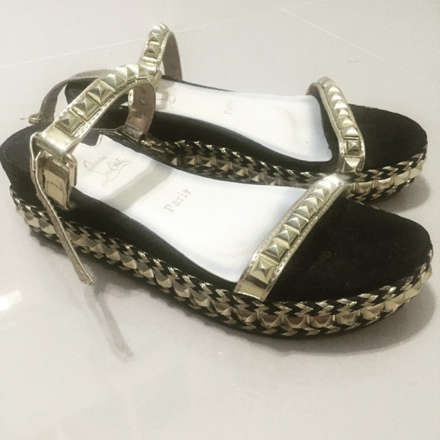 Sepatu sandal louboutin