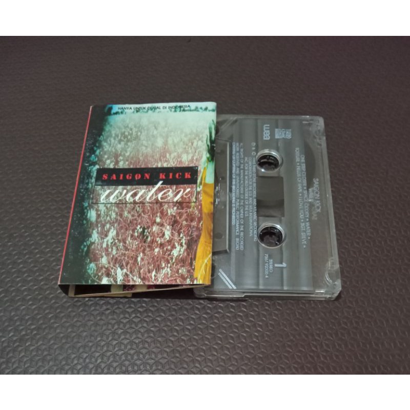 Kaset pita Saigon Kick - water