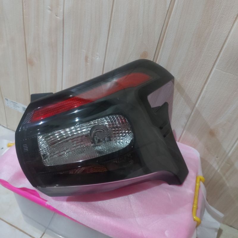 Lampu belakang Sienta tipe Q kanan Original