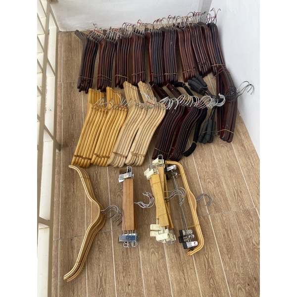 HANGER KAYU BEKAS BUTIK