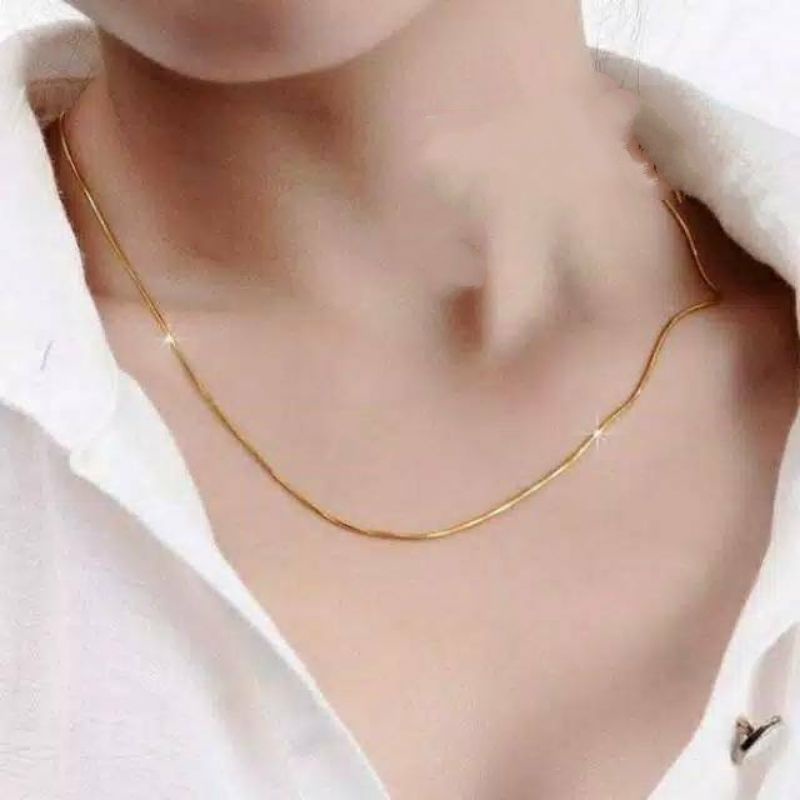 Kalung Titanium Model Bulat Warna Emas Pria dan Wanita