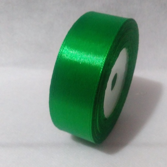 

Pita Satin Hijau Daun Ukuran 1inch/2.5cm Per Roll