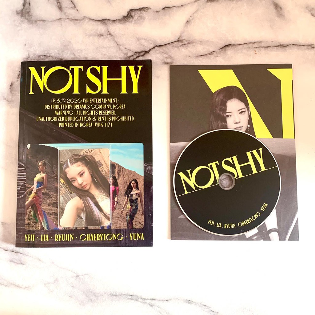 ALBUM ITZY NOT SHY [UNSEALD INC. PC LIA] & BENEFIT ALBUM