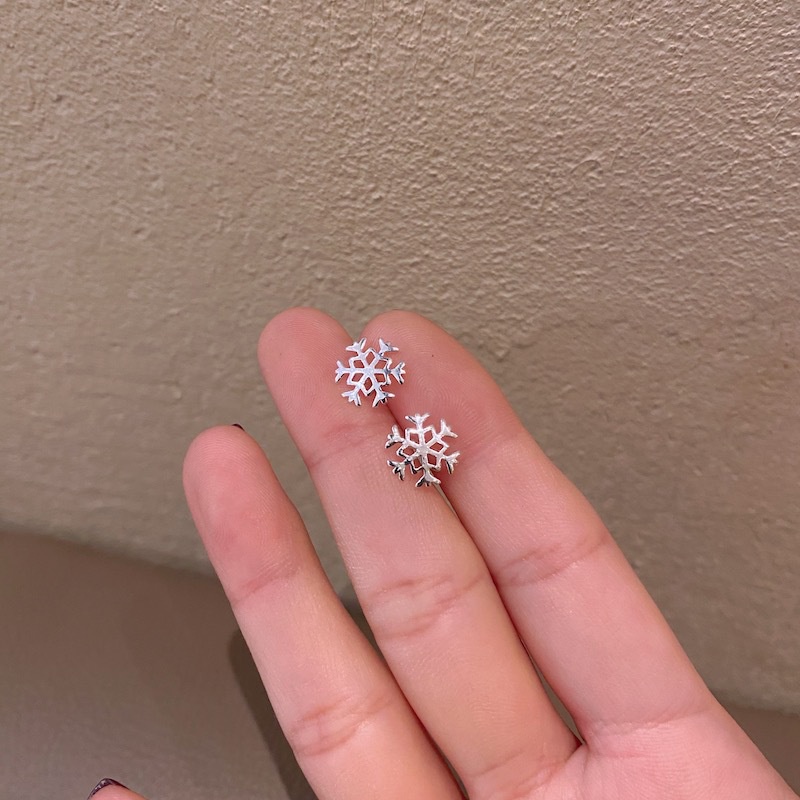 1 Pasang Anting Stud Bahan S925 Silver Desain Rusa Snowflake Natal Anti Alergi