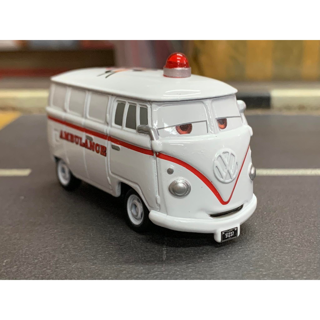 Tomica Disney Pixar Cars Volkswagen Fillmore Rescue Go Go