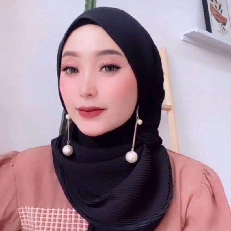 Anting hijab tusuk Ail juntai mutiara