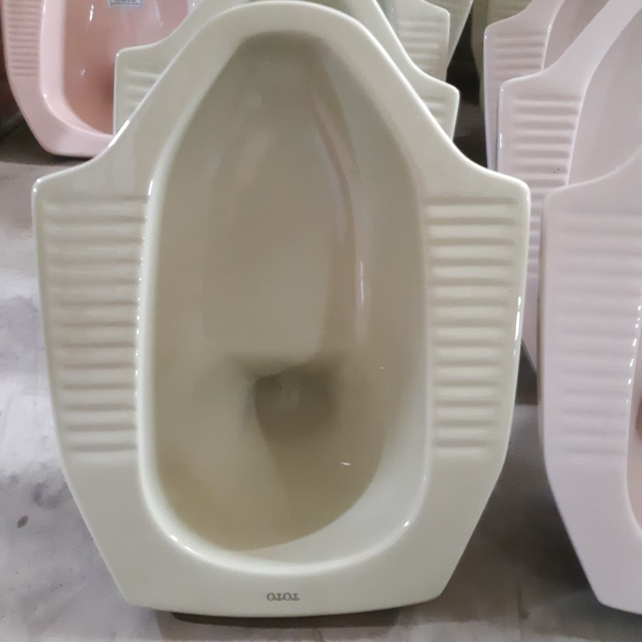 KLOSET JONGKOK TOTO WARNA / JONGKOK TOTO CE7