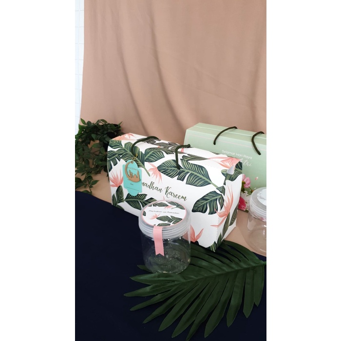 

NEW TROPICAL PINK GABLE BOX TEMA LEBARAN / IDUL FITRI UK 28 X 10 X 11 CM