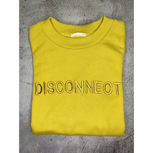 SOLD-Sweater Crewneck Gu by Uniqlo