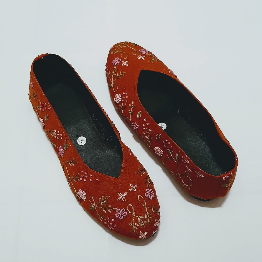 etnik fashion sepatu wanita flat slip on sulam oranye