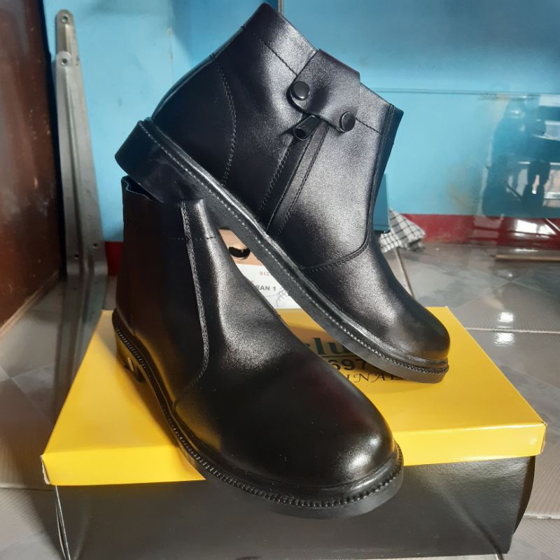 Sepatu pdh  pria exclusive murah retselting pinggir dinas sekolah