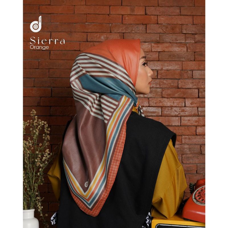 TERLARIS KERUDUNG SEGIEMPAT DEENAY MOTIF ORIGINAL PREMIUM