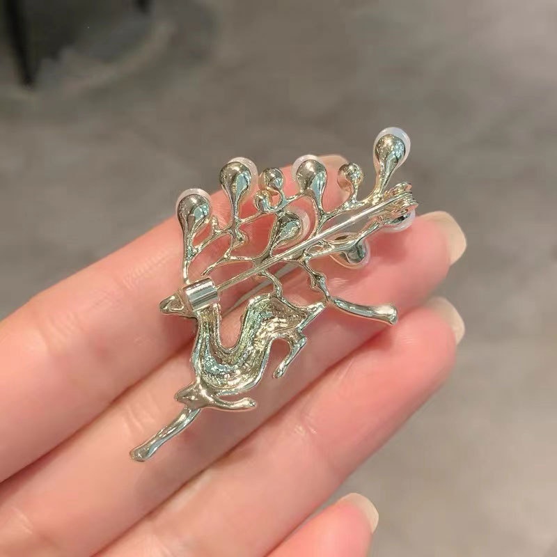 Bros Pin Bentuk Rusa Aksen Berlian Imitasi Untuk Wanita