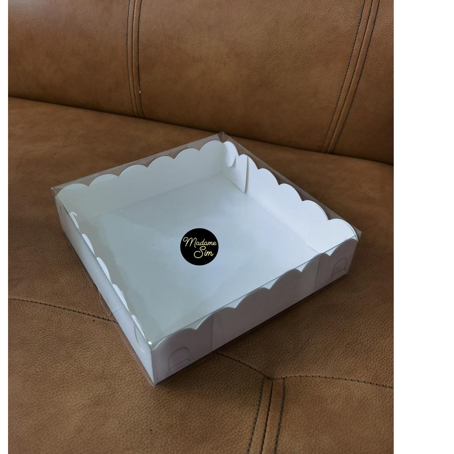 

BOX MIKA PUTIH - DUS KUE - KOTAK - KARDUS 20.5 x 20.5 x 4.5 CM (ISI : 10 PCS)