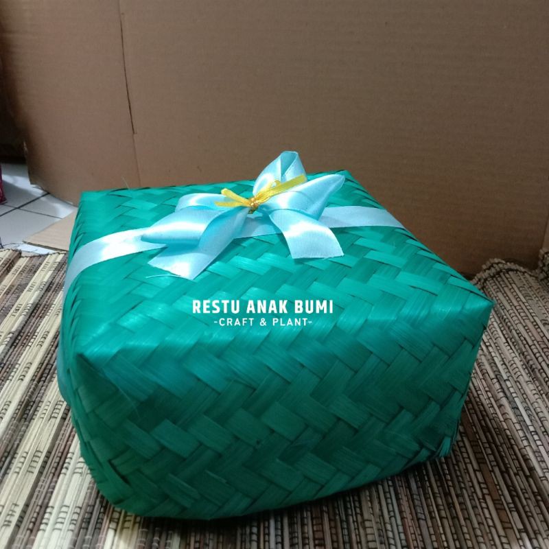 

Besek Bambu Warna Pita 18cm|Food Box|Snack|Wadah Sokase Kue|Tempat Hantaran|Saji|Makanan|Hampers