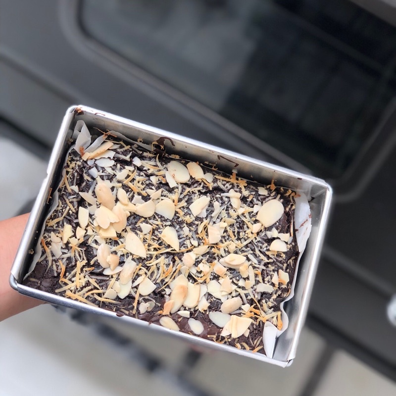 

FUDGY BROWNIES ALMOND CHEESE (BROWNIES PANGGANG )