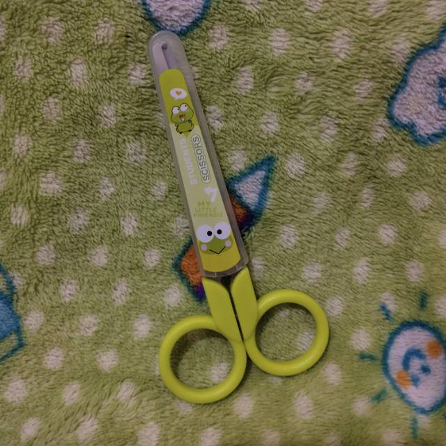 

Gunting Keroppi